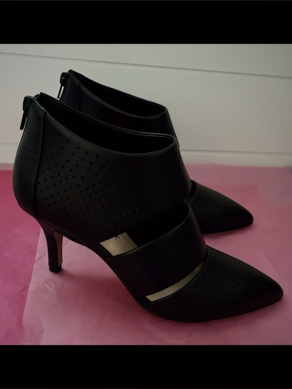 Bella Vita Black Leather “Danika”Pointed-Toe